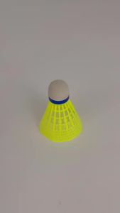 Penghantaran dari China [2025] Leke Bergetar Nylon Bercahaya Badminton Shuttle Bola Nilon Tahan Lama Dalaman Plastik LED Lampu adalah stabil dan tahan lama. 3.5