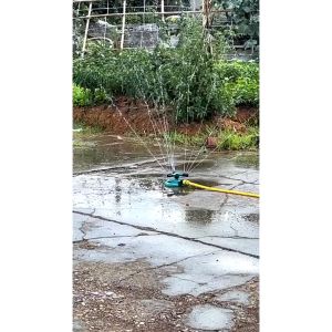 Vòi phun nước tưới cây bằng nhựa tự động xoay 360 độ màu xanh ESTLA