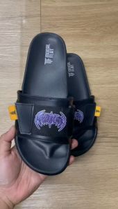 Sandal Selop Casual Karet & Metal: Pilihan Tepat untuk Aktivitas Sehari-Hari