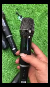 MICRO LOA KÉO 2 MÀN HÌNH KÈM BOARD KẾT NỐI KHÔNG DÂY HÁT NHẸ CHỐNG HÚ