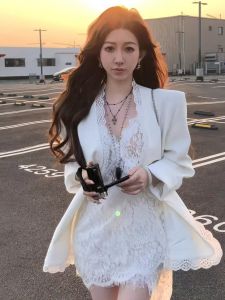 Áo Khoác Vest Ren Cổ Chữ V Dáng Rộng Cho Nữ 2025 Mùa Xuân Màu Trắng Sữa Phong Cách Công Sở Đa Năng Giả Hai Mảnh