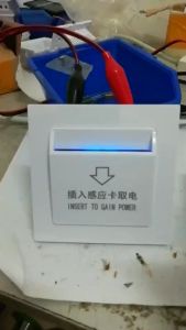 สีขาวห้องพักโรงแรมสวิตช์การ์ดRFIDสวิตช์คีย์การ์ดสวิตช์การ์ดRFIDใส่การ์ดใดๆที่จะใช้พลังงาน125Khz 13.56Mhzตัวเลือก180 ~ 220V 40a