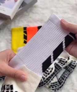 ถุงเท้ากันลื่น ฟุตบอล ถุงเท้ากีฬา Freesize ผ้าใส่สบาย ( แบบ 1 คู่ ) พร้อมส่ง