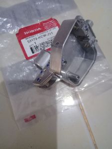 bracket breket handle kiri dudukan rumah rem kiri bracket L handle lever vario techno 125 helm in f1 cbs original honda