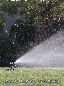 หัวฉีดน้ำหมุนได้ 360 องศา สปริงเกลอร์สำหรับสวน ระบบน้ำจัดการพืช สีฟ้า