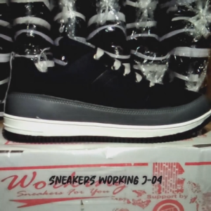 Sepatu Kasual Pria J-04 Sneakers Harian Stylish Ringan Nyaman Sol Anti Slip Working Indonesia