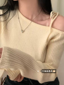 Chic Korean Style Long Sleeve Knitted Sweater Womens Slim Fit Shoulder Bared Asymmetrical Neckline Winter Fashion Top