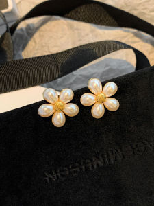 CELIIF | Gentle Flower Pearl Earrings Unique High-End Luxury