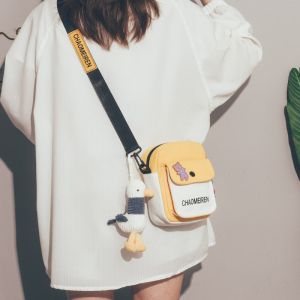 กระเป๋าสะพายข้างผ้าใบลายการ์ตูนน่ารักสำหรับผู้หญิง กระเป๋าใส่โทรศัพท์มือถือสไตล์ญี่ปุ่นและเกาหลี กระเป๋าสะพายข้างลายดอกไม้ขนาดเล็ก วัสดุไนลอน