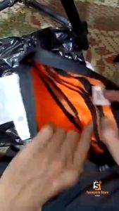 Tas Selempang Pria Casual Multifungsi Waterproof dengan Desain Polos