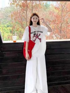 T-Shirt Wanita Lengan Pendek - Motif Huruf Kreatif & Desain Unik Katun Premium Bernapas Tren 2025 Gaya Streetwear Korea Oversize Nyaman Baju Kasual Ukuran Besar Kerah Bulat Slim Fit T-Shift Tipis Untuk Cuaca Panas Tren Asia Desain Eksklusif