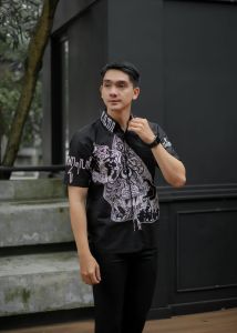 KEMEJA BATIK HITAM MANIS MOTIF WAYANG GUNUNGAN