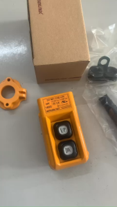 Tay bấm điều khiển 2 nút Hàn Quốc dùng lắp vào thiết bị nâng và vận chuyển tại Máy NTT bảo hành dài hạn