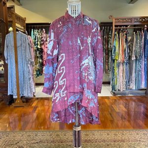 Tierra Tunik Viscos by Dian Pelangi LIMITED EDITION Blouse Baju Atasan Kemeja Blus Outfit Batik Kerja Kantor Pesta Pernikahan Kondangan Lebaran Casual Formal Wanita Hijaber Cantik Anggun Modis Modern Elegan Mewah Model Terbaru Motif Batik Abstrak Kekinian