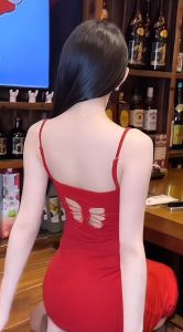 ชุดเดรสยาวสีดำ สายเดี่ยว สายปรับความยาวได้ ดีเทลเก๋ด้านหลังปักรูปผีเสื้อฉลุลาย กระโปรงทรงเอ เซ็กซี่ ผ้าโพลิเอสเตอร์ Dress ผู้หญิง #8114