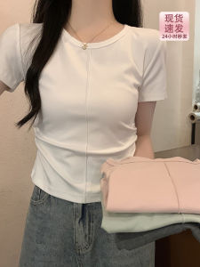 เสื้อยืดแขนสั้นทรงสลิมฟิตสำหรับผู้หญิงในช่วงฤดูร้อนปี 2024 ดีไซน์กระดูกปลา คอตุ้มกลม ทรงเข้ารูป ความยาวปกติ ผลิตจากผ้าฝ้ายผสม