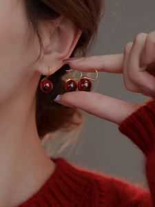 ต่างหูเงินแท้ 999 แบบหัวส้นรองเท้าส้นสูง เครื่องประดับแฟชั่น ป้องกันการแพ้ ต่างหูรูปหินอัลมาสสีแดง รุ่นใหม่ 2025