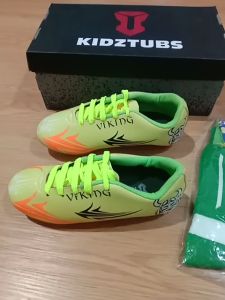Paket Komplit Sepatu Bola Kualitas Tinggi untuk Anak Usia 6-10 Tahun