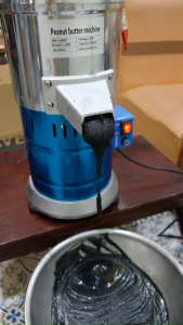 Máy nghiền bơ đậu phộnghạnh nhân sốt mèsốt cà chua model HORUS HR-100Y công suất 1100W năng suất 15kg/giờ