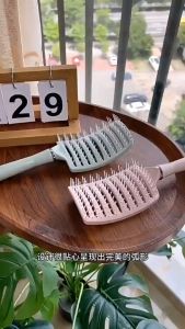HUAYU Fashion Big Curved Comb: A Styling Tool for Curly Hair