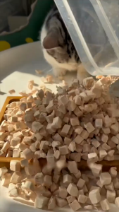 Freeze-dried cat snacks chicken cubes/chicken breast/Duck meat/chicken heart  snacks Gain weight nutritious cat food