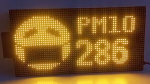 Outdoor 32x64cm เครื่องวัดฝุ่น PM2.5 เครื่องวัดค่าฝุ่น PM 2.5 Detector PM10 Air Quality Monitor แบบติดผนัง มีอีโมจิปรับตามสภาพอากาศ แสดงเวลา อุณหภูมิ ความชื้นสัมพัทธ์