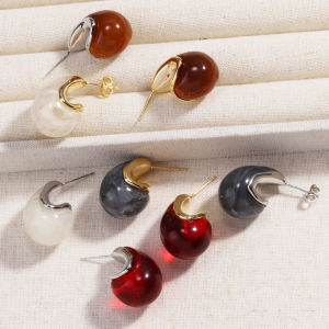2024 New Arrival Retro Simple Elegant Brown Resin Stud Earrings For Women Fashion Cute Geometry Jewelry Accessories Gifts