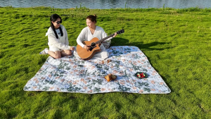 mountainhiker 2x2M Picnic Mat Thickened Waterproof and Moisture-proof Foldable Portable Spring Picnic Cloth Camping Tent Blanket