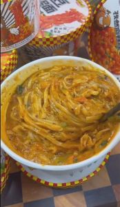 土豆泥拌面 【孜然麻辣/番茄】- 花间巷 119g Instant Mashed Potato Noodles - HJX 土豆泥泥面 马铃薯面 夜宵 零食 露营食品 Supper / Camping Food / Instant Food