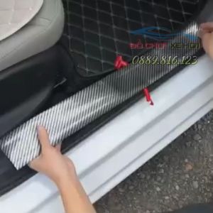Miếng dán chống xước mạ cacbon cao cấp - Nẹp cacbon dán chống xước nhiều vị trí trên ô tô