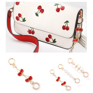 จี้กระเป๋าเชอร์รี่สีแดงน่ารักสำหรับผู้หญิง พวงกุญแจโบว์สีขาว จี้ผลไม้ สายคล้องไหล่ต่อพ่วง ตกแต่งมุก ของขวัญ