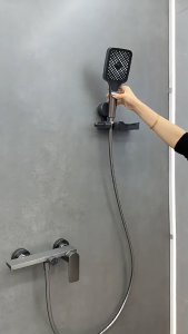 Penyangga Shower Tanpa Bor Cangkir Hisap yang Kuat Dengan Tempat Sabun Tiris Organizer Kamar Mandi yang Dapat Diatur