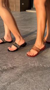 รองเท้าเเฟชั่นผู้หญิงเเบบเเตะสวมส้นเตี้ย No. 8095 NE&NA Collection Shoes