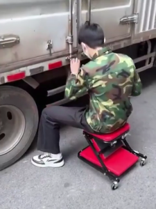 เตียงซ่อมใต้ท้องรถ แบบพับเป็นเก้าอี้ได้ (สีดำ ไม่เลอะง่าย) 36" Foldable Z Creeper Seat Rolling Chair Mechanics Garage 2 in 1 Work Stool(จัดส่งจากกรุงเทพฯ)