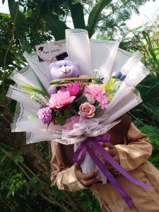 Buket boneka wisuda plus selempang nama/ buket wisuda/ buket kelulusan/ buket bunga/ buket graduation