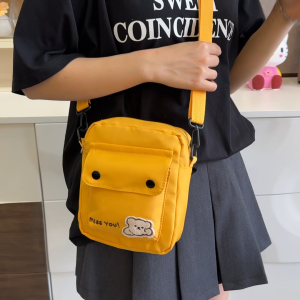 koreafashionshop(KR1803) กระเป๋าสะพายข้างใบเล็ก น้องหมีใส่มือถือได้