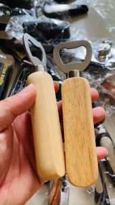 Dụng cụ khui mở nắp chai bằng thép cán gỗ