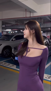 แม็กซี่เดรส สีม่วง แขนยาว คอเหลียม มีสายผูกโบว์หรือคล้องคอ ใส่แบบเปิดไหล่ได้ กระโปรงทรงเอ ผ่าหน้าข้างขวา Dress ชุดไปทะเล #5589