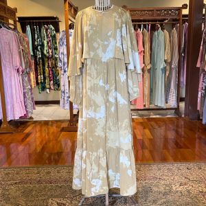 Barisha Dress Busui by Dian Pelangi LIMITED EDITION Busana Muslim Baju Maxi Gamis Abaya Kaftan Gaun Outfit Pesta Pernikahan Kondangan Lebaran Casual Formal Wanita Cantik Anggun Modis Modern Elegan Mewah Model Korea Terbaru Motif Abstrak Hand Made Kekinian