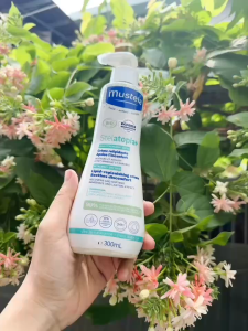 Kem dưỡng ẩm chuyên sâu dành cho da rất khô da chàm Mustela Stelatopia+ Lipid Replenishing Cream chai 300ml
