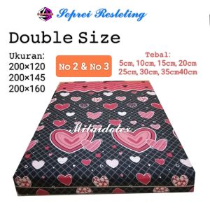 DOUBLE SIZE COVER KASUR BUSA/SEPREI RESLETING/SARUNG KASUR BUSA UKURAN 2 ORANG UKURAN (200 × 120) (200 × 145) (200 × 160) UKURAN TEBAL 5 cm 10 cm 15 cm 20 cm 25 cm 30 cm 35 cm 40 cm BISA REQUES SEMUA UKURAN