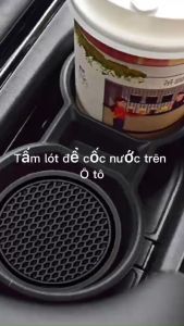 Bộ 2 miếng lót cốc nước bằng sợi carbon dùng trên xe hơi