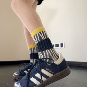 สตรีทสไตล์ Neutral Designer Line ถุงเท้าถึงกลางน่อง ถุงเท้าผู้หญิงเข่าสูงขา Shaping โพลีเอสเตอร์ ผ้าฝ้าย ปรับแต่งหนังสือสีแดงเดียวกัน