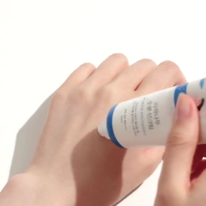 Round Lab Birch Juice Moisturizing Sunscreen SPF50+ PA++++ Hydrating & Non-Greasy Contains Natural Birch Juice Gentle for Sensitive Skin Lightweight Sun Cream