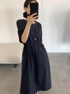ชุดเดรสยาวแขนสั้นคอตั้งเอวเข้ารูปสไตล์เกาหลีสำหรับผู้หญิงในฤดูร้อน 2025 ชุดเดรสยาวทรงเอเข้ารูปดีไซน์เรียบง่าย