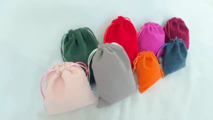 ร้านGIFT (ราคาส่ง) ถุงผ้า ถุงผ้าหูรูด ถุงผ้ากำมะหยี่ หลากสี มีหลายขนาดให้เลือก ถุงใส่ของชำร่วย งานแต่งงาน