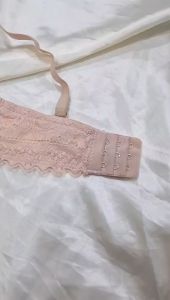 Isabelle.Q Lace Cup Bra with Removable Strap: A Supportive & Elegant Choice