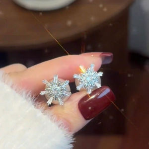 Fashionable Luxury Snowflake Pearl Stud Earrings Versatile Zircon Womens Jewelry Trendy Design Alloy Plated Silver Gold