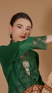 Kain Batik Halus untuk bahan baju bawahan kebaya seragam