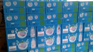 Aqua Le Mineral Cleo: Air Mineral Kemasan 330ml